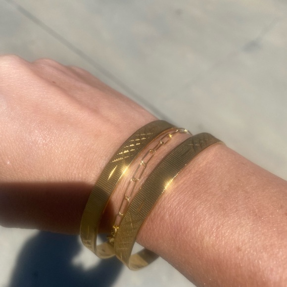 Beautiful pair of Bracha bangles - brand new and never worn! - Picture 3 of 6